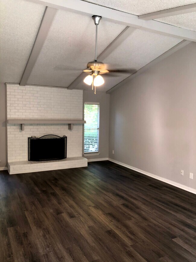 Building Photo - 1741 Crystal Way
