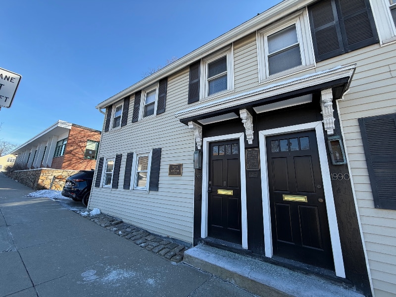 Building Photo - 1988 Centre St