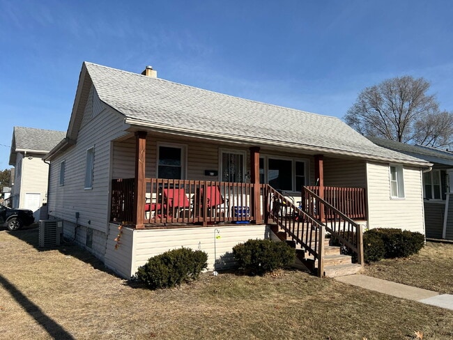 Building Photo - 403 Kenwood St