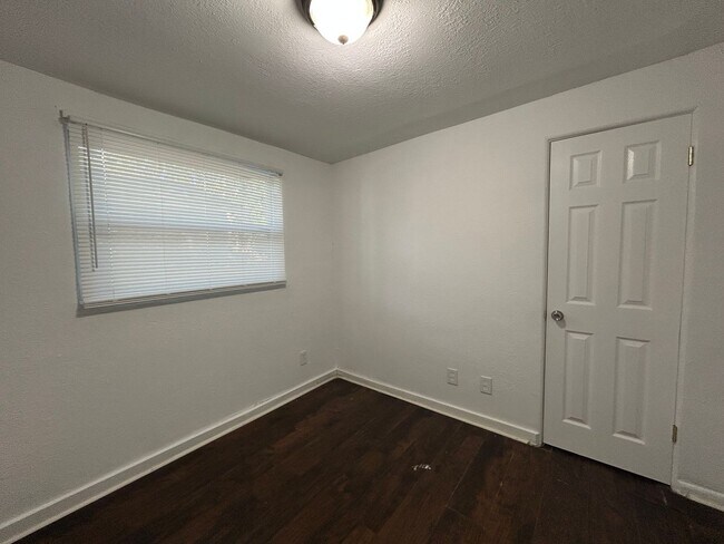 Building Photo - Nolan Street Duplex