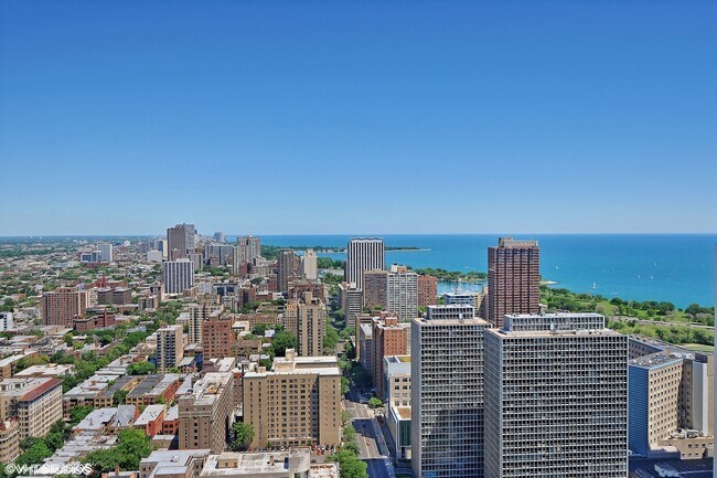 Building Photo - 2650 N Lakeview Ave