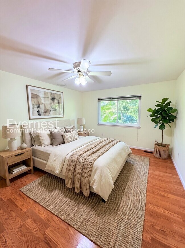 Building Photo - Modern Comfort with Ample Space - 2 Bed, 3 Bath, 1481 SqFt  | Pet Friendly | Available Now!