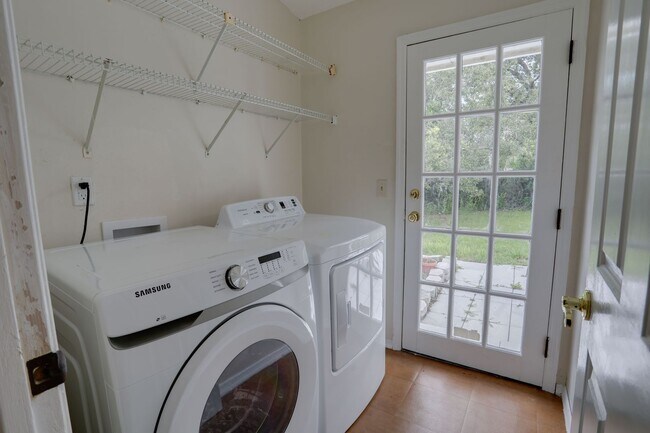Building Photo - 5212 Abelia Dr