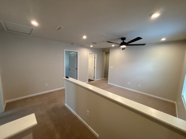 Building Photo - Spacious 5-Bedroom Home in Dillon Lakes