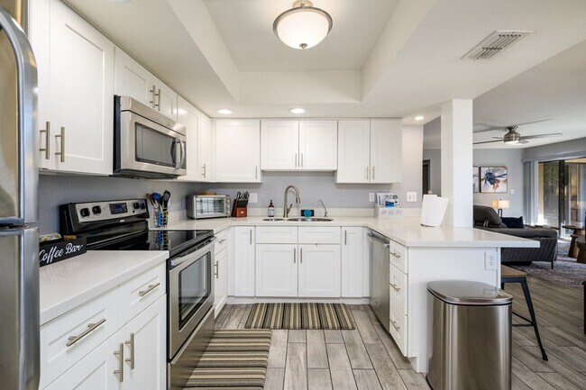 Building Photo - 9695 N 93rd Way