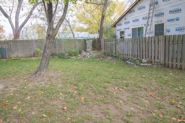 Building Photo - 301 W Forest Ave
