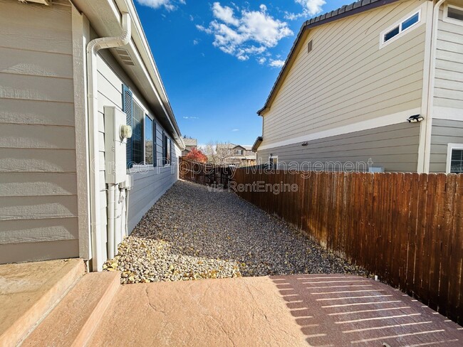 Building Photo - 479 Hayloft Way