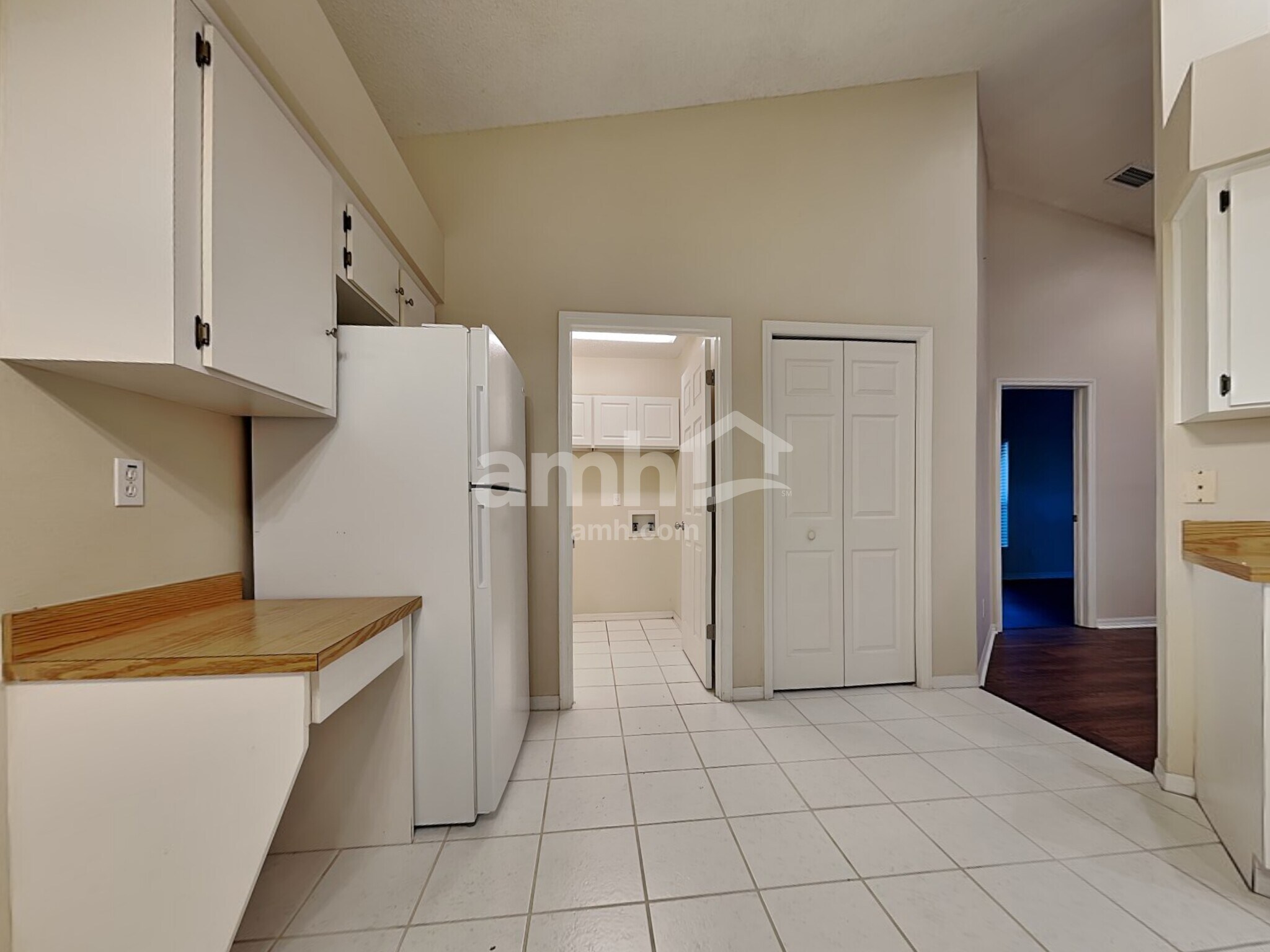 Building Photo - 17758 Oak Bridge St