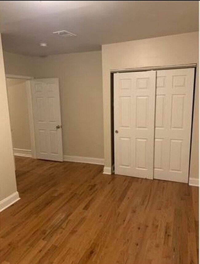 Building Photo - 5 Bedroom House for Rent