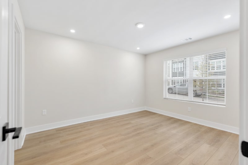 Building Photo - 714 41st Ave N