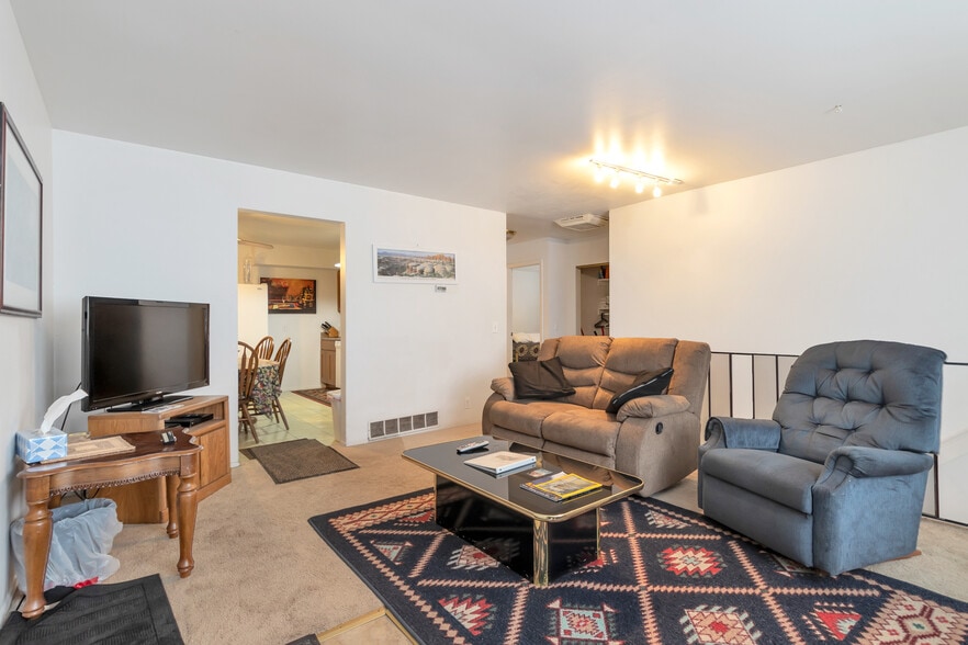 Living room - 1693 E Fort Union Blvd