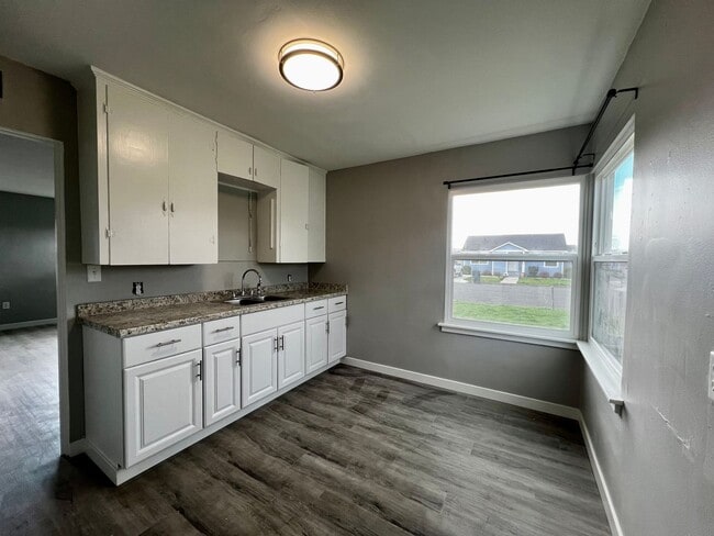 Building Photo - Non-refundable fee & security deposit total: $1275.00