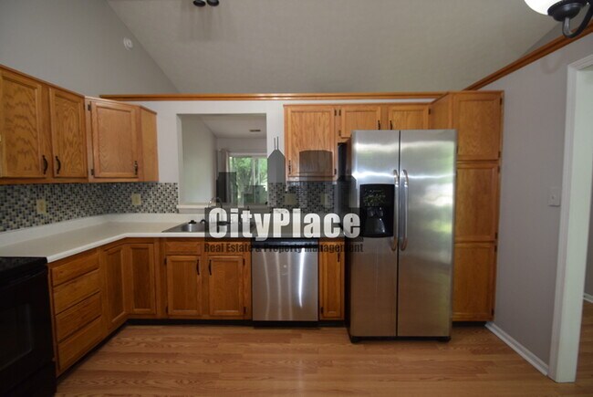 Building Photo - 525 E Pine Ridge Dr