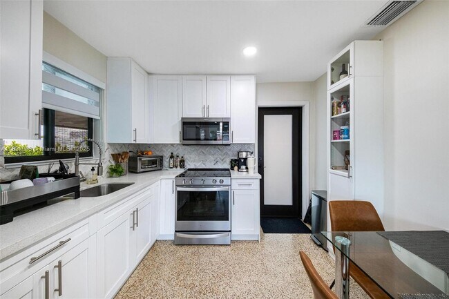 Building Photo - 30 NW 56th Ct