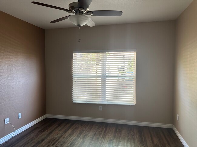 Building Photo - 7255 W Sunset Rd