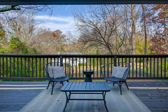 Building Photo - Washington Park 3BR 2Bth Home - available now for both short or long term lease