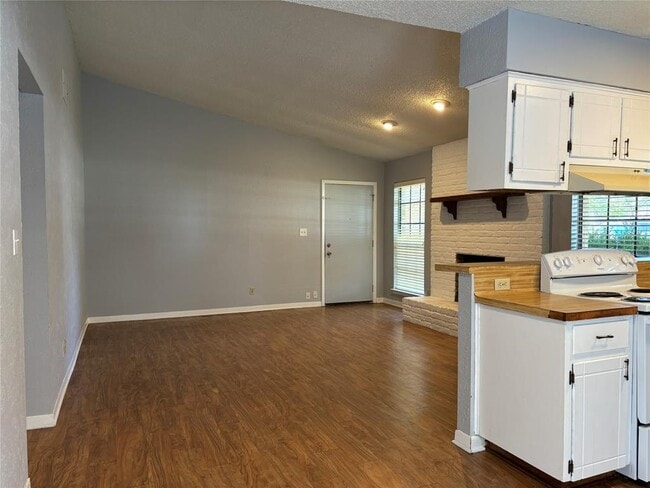 Building Photo - 11905 Oak Knoll Dr