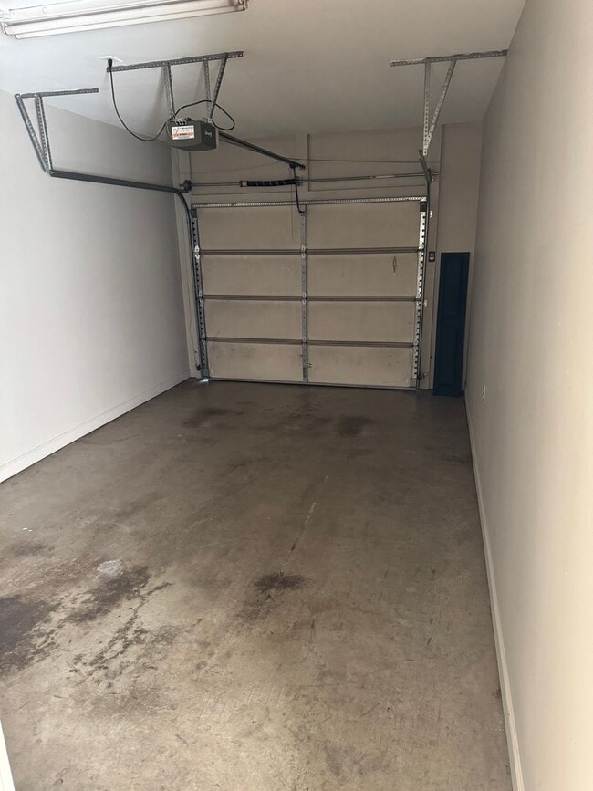 Building Photo - Hollar Duplex Conover