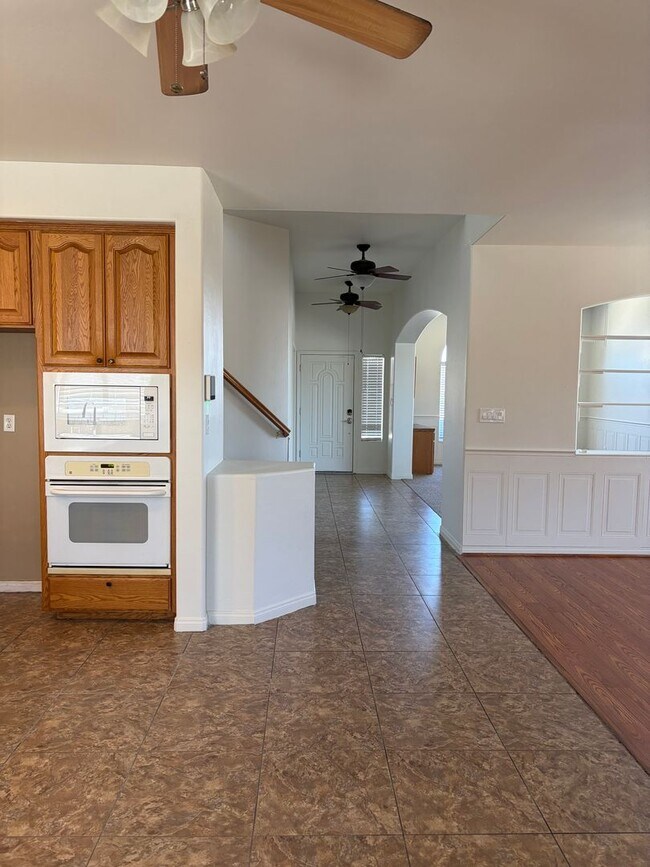 Building Photo - 118 Emerald Isle Way