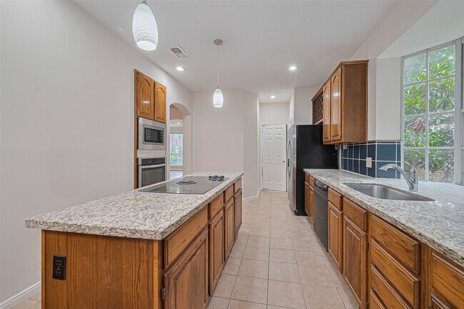 Building Photo - 1327 W Forest Dr