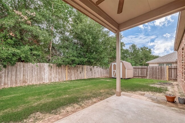 Building Photo - 2261 Oak Cir Dr N