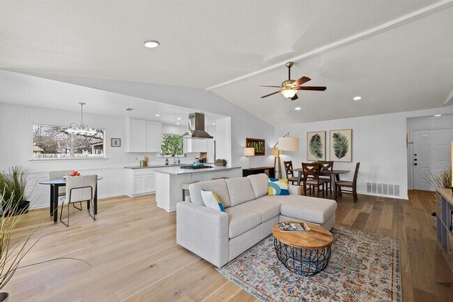 Building Photo - 11305 Songbird Cove