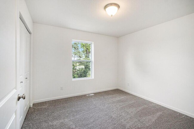 Building Photo - Four Bedroom House in Texas Township