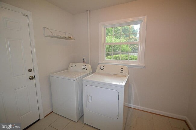 Building Photo - 13145 Melville Ln