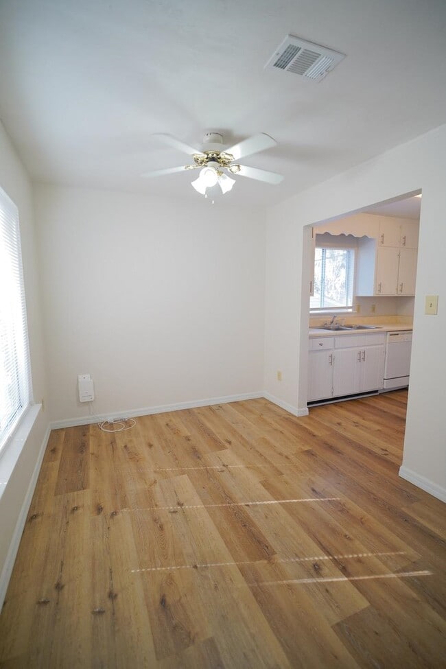 Building Photo - 2220 Claremont Ln