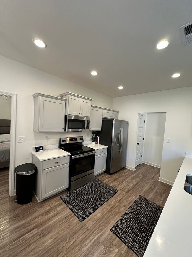 Building Photo - IMMEDIATE MOVE IN!!! Beautiful 4 Bedroom/ 2 Bath in Pinewood Subdivision- Southaven