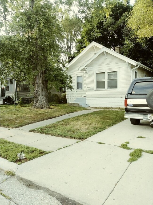 Primary Photo - Cozy 2 bed 1 bath house $995 Sec 8 OK