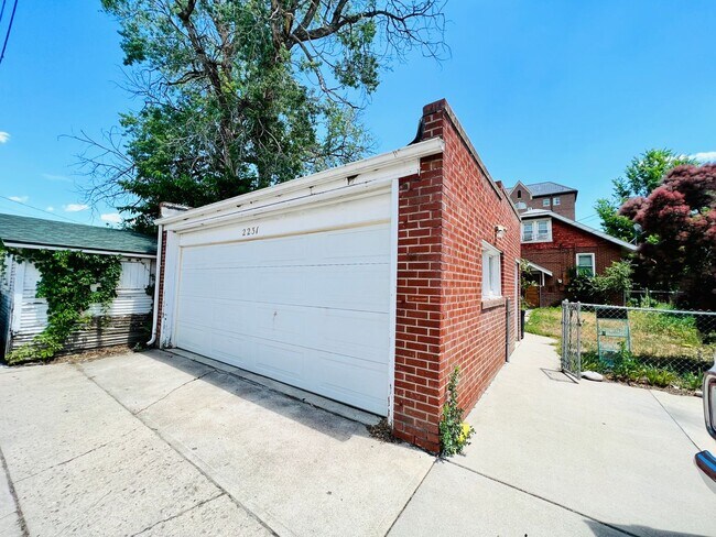 Building Photo - $0 DEPOSIT OPTION, NEW PAINT, TRADITIONAL BRICK HOME, WALKING DISTANCE TO DU!! LARGE BACKYARD, DE...