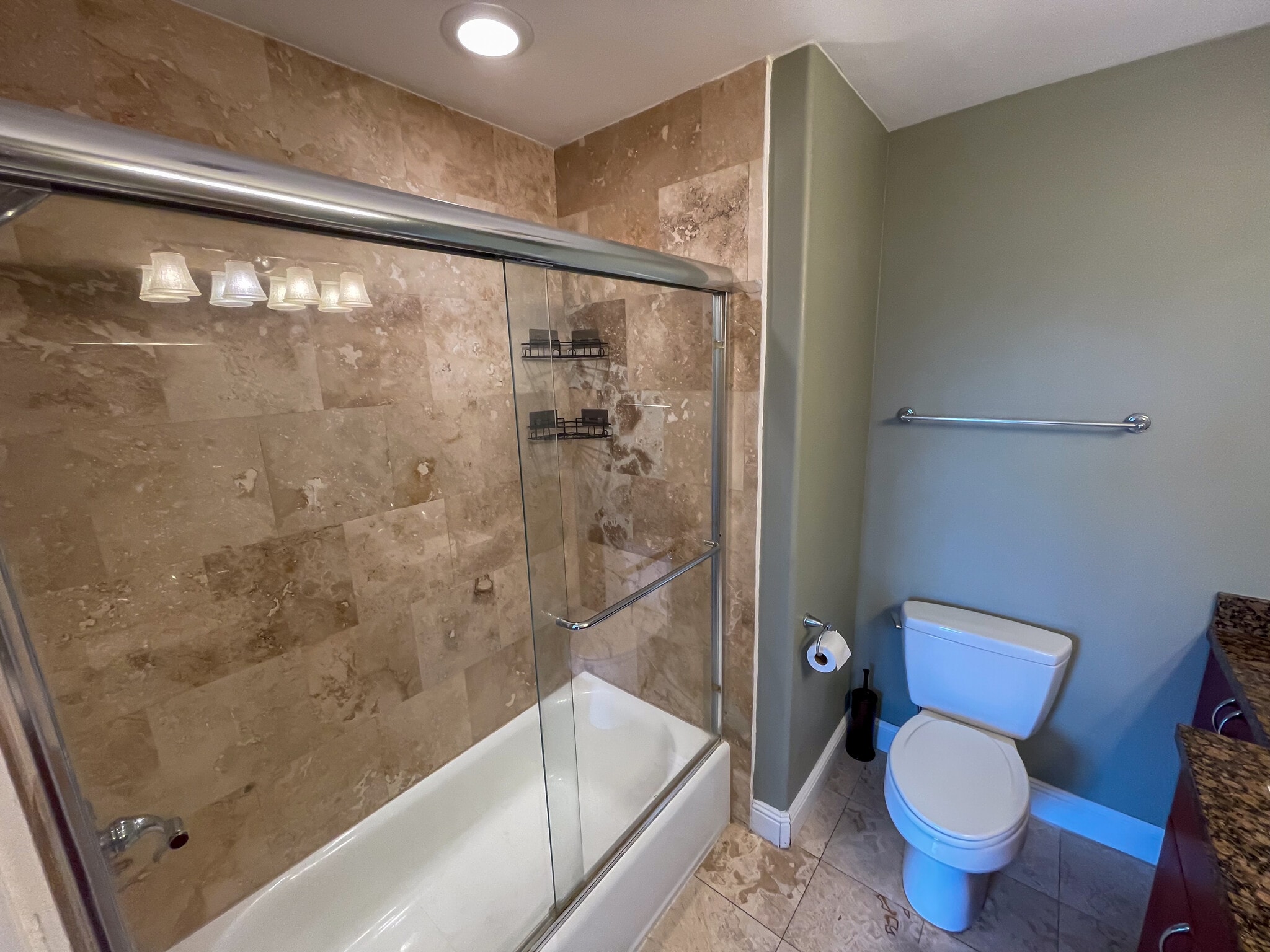 Building Photo - 2027 Beloit Ave