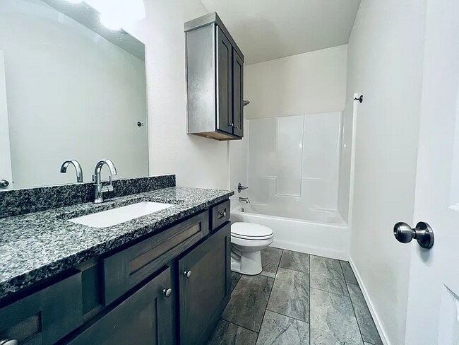 Building Photo - 5518 Kemper St