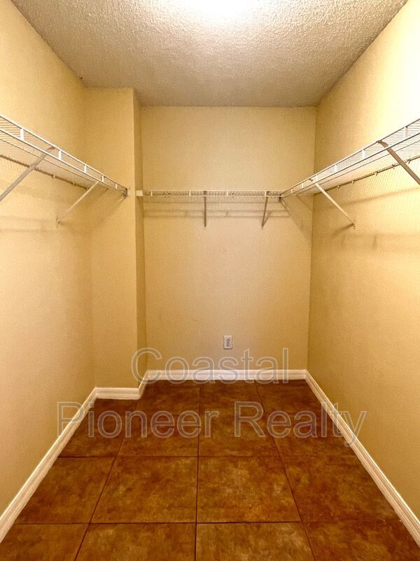 Building Photo - 12968 Fennway Ridge Dr