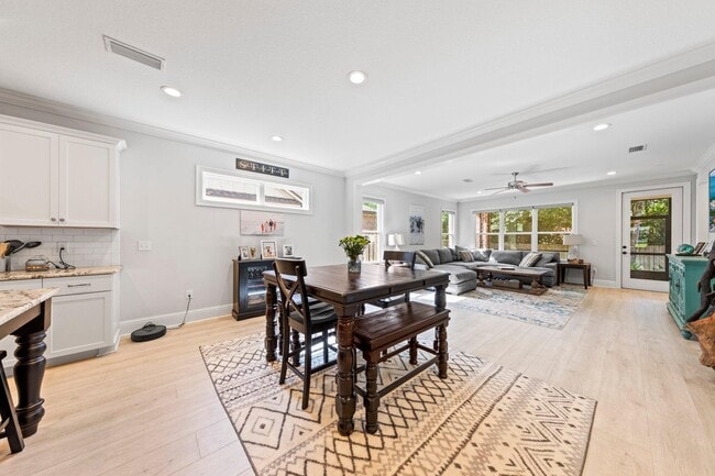 Building Photo - 802 Raihope Way