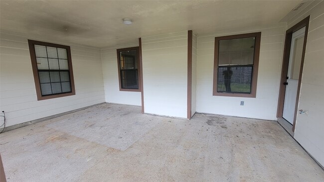 Building Photo - 3335 Lakeland Gardens Dr