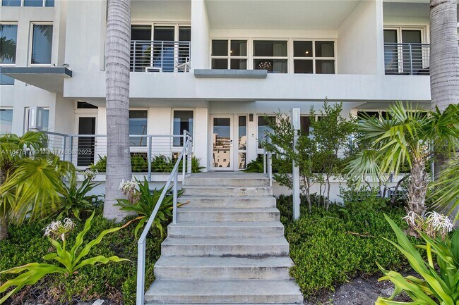 Building Photo - 31 N Shore Dr