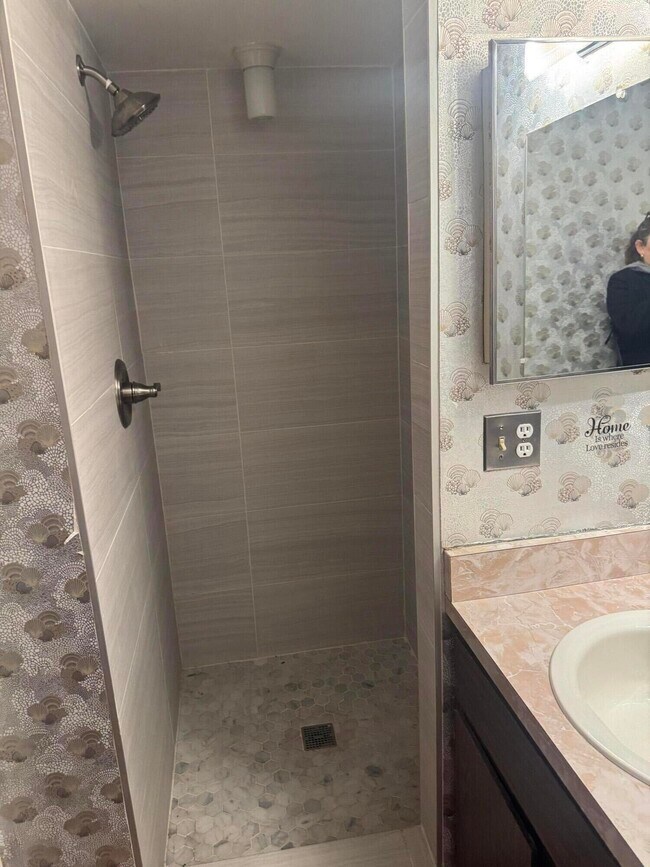 Building Photo - 19601 W 12 Mile Rd