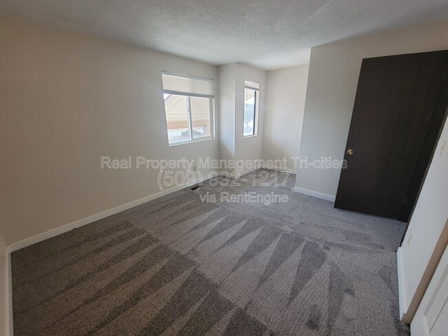 Building Photo - 140 Van Giesen St