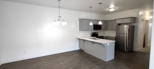 Building Photo - Incredible Vineyard Condo with Garage