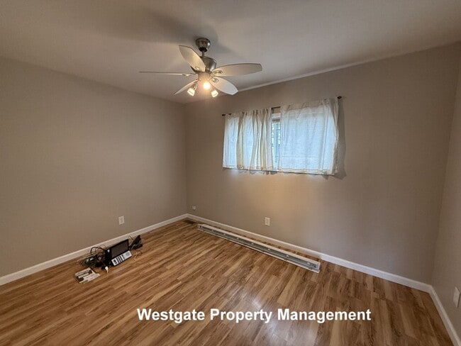 Building Photo - Beautiful Modern 2/2 Country Home - 985 Eastman Lane