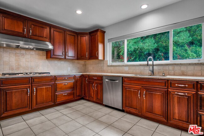 Building Photo - 2925 Dona Susana Dr