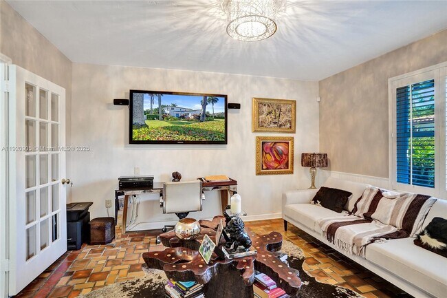 Building Photo - 940 Hollywood Blvd