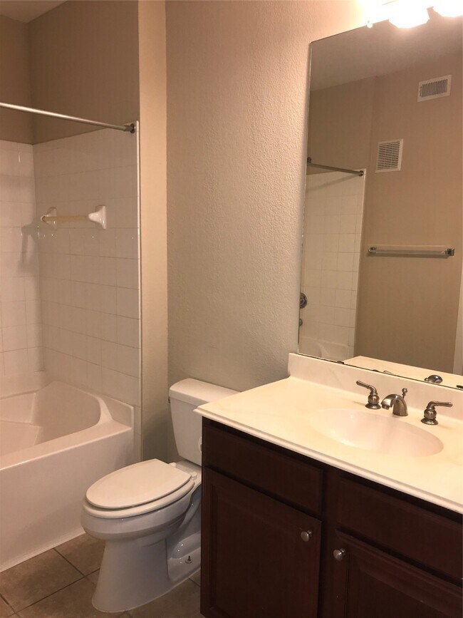 Building Photo - 7575 Kirby Dr