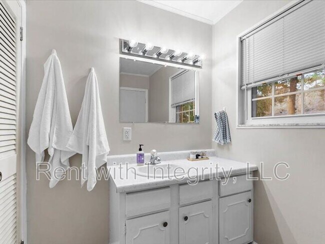 Building Photo - 1835 Portland Ave