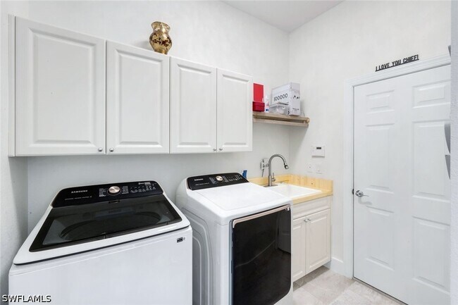 Building Photo - 22660 Fairlawn Ct