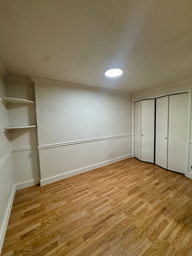 Building Photo - Great location 2 bedroom Condo
