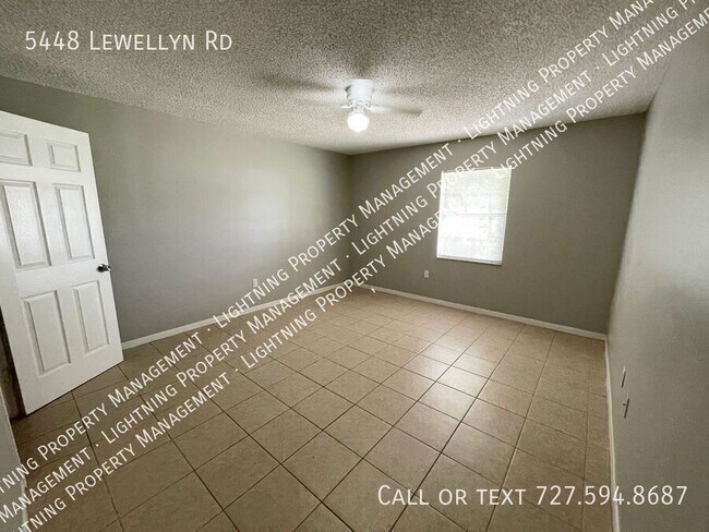 Building Photo - 5448 Lewellyn Rd