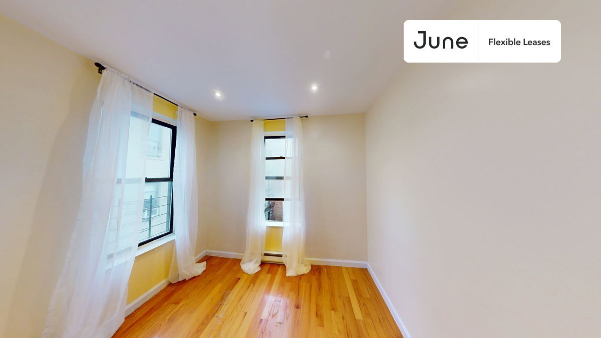 Building Photo - 15 W 107th St